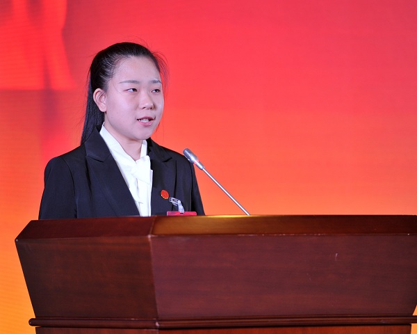 学生会执行主席陈泓竹作工作报告.JPG