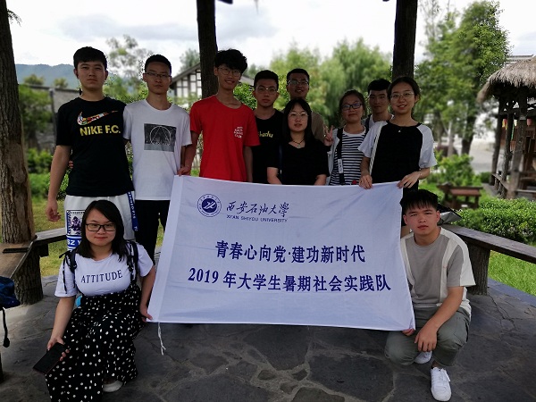 诸葛古镇合照.jpg